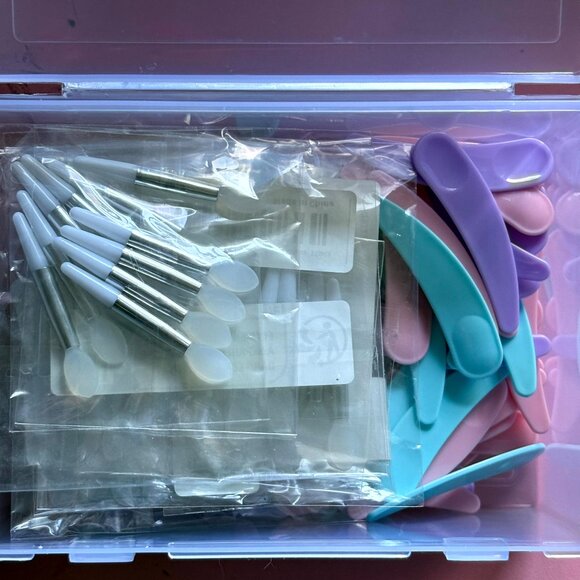 Lip balm and cream spatulas - Picture 1 of 4